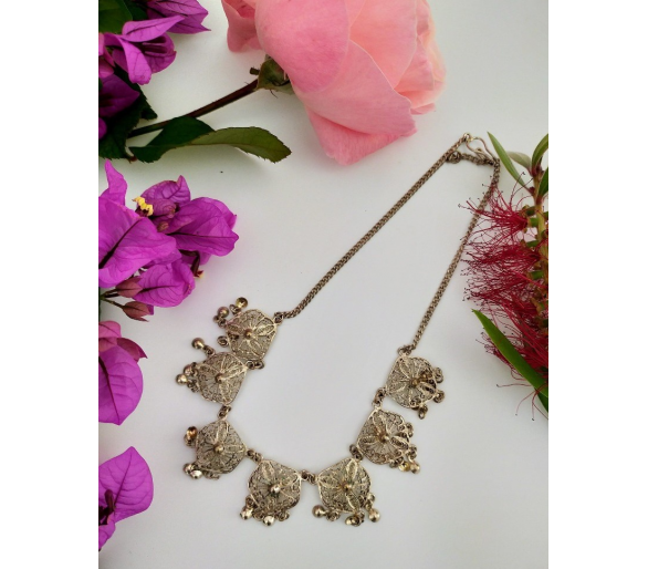 Collana antica in filigrana d'argento.