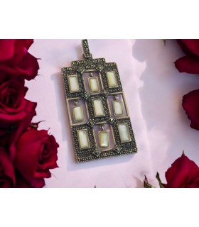 Ciondolo antico in argento e madreperle