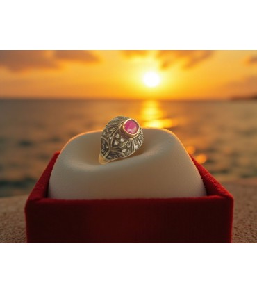 Anello in oro e argento con rubino centrale