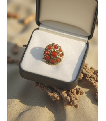 Anello in argento con coralli