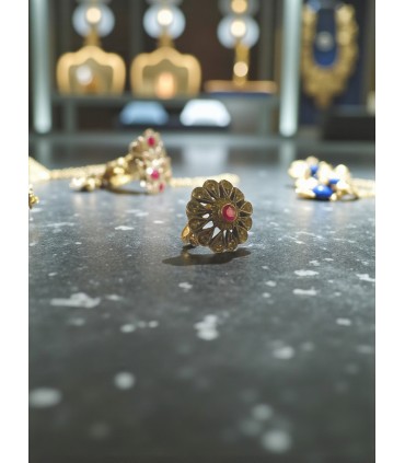 Splendido anello vintage in arg.800 e pietra centrale