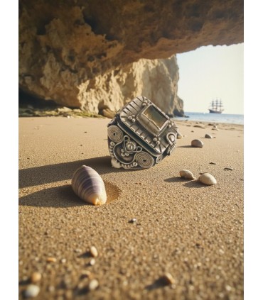 Splendido anello vintage con "portasegreto"