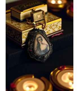 Antico Ciondolo miniatura in argento