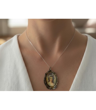 Antico ciondolo miniatura in argento