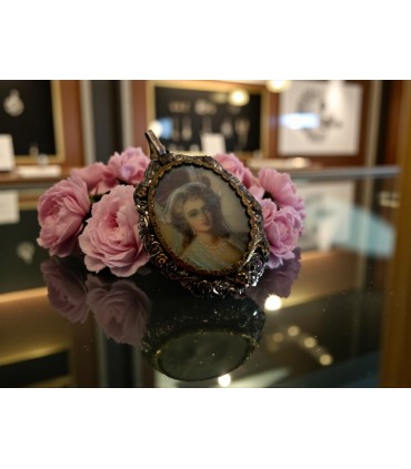 Antico ciondolo miniatura in argento