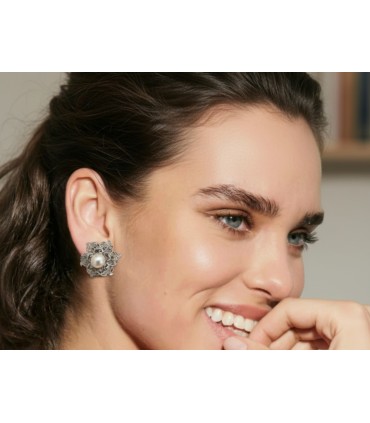 Orecchini tono argento con perla