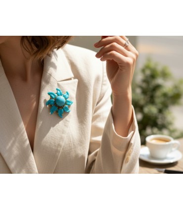 Spilla "girasole" con perla e petali celesti