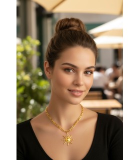 Collana in acciaio colore oro con sole centrale