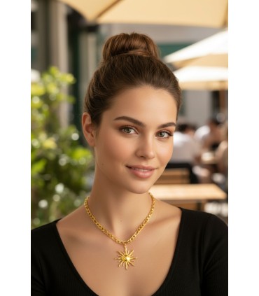 Collana in acciaio colore oro con sole centrale
