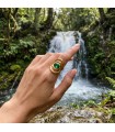 Anello in acciaio dorato e pietra verde